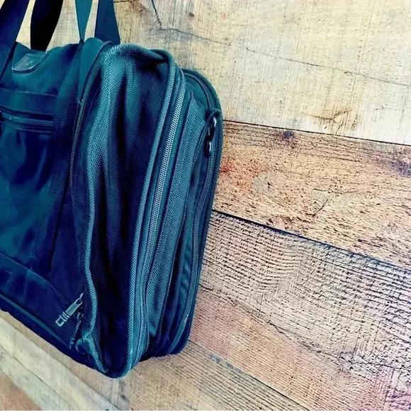 Tumi Vintage Expandable Boston Ballistic Large Duffle Carry On Bag - Picture 3 of 11